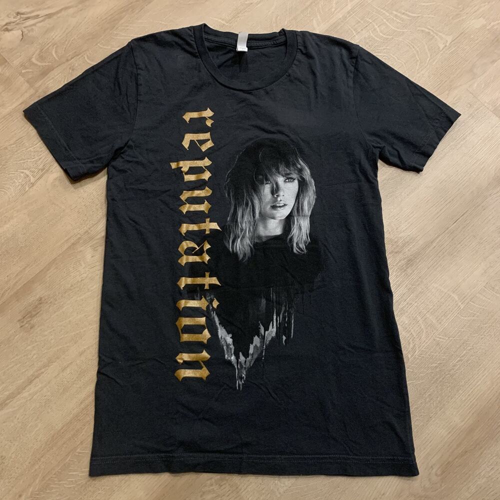 Taylor Swift T-Shirt Womens Small S Gray Reputation Stadium Tour Concert Graphic